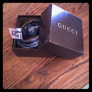 Black thin Gucci belt